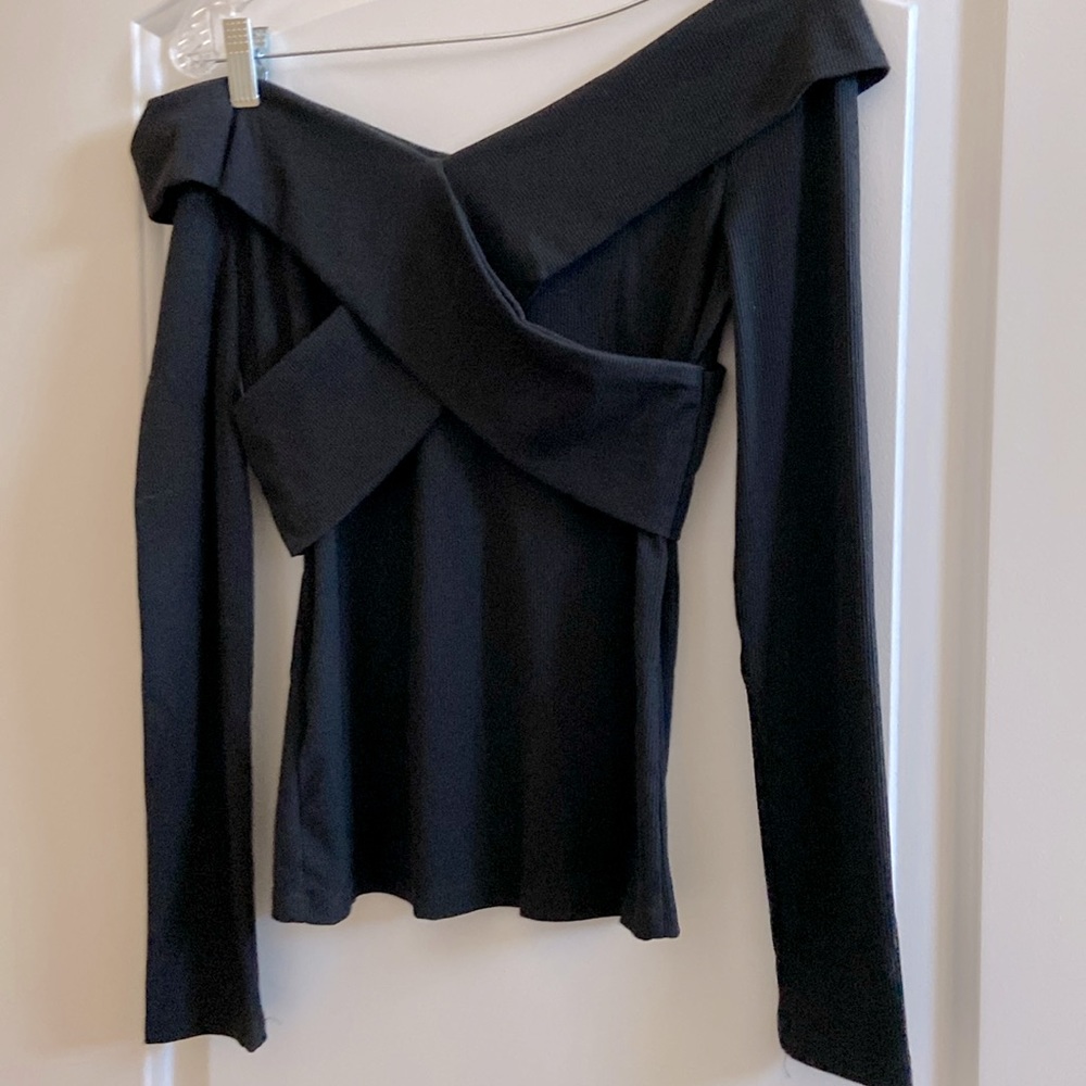Beautiful ribbed crisscross style top